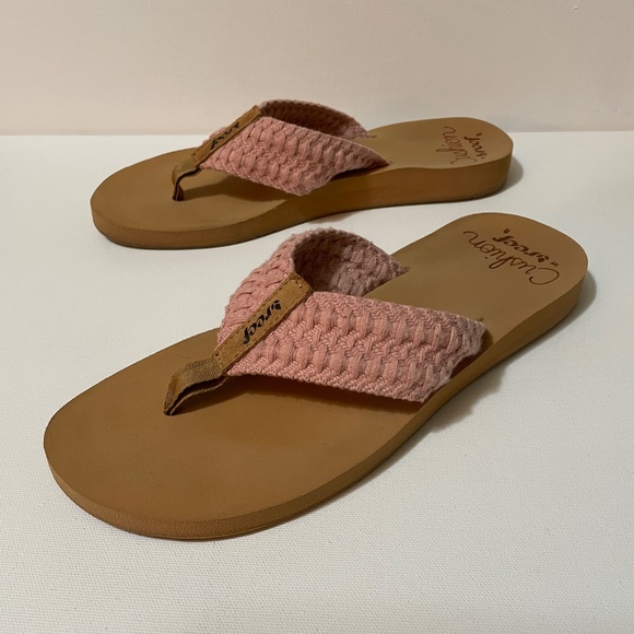Women's Size 8 Reef Peach & Tan Flip Flops - Picture 3 of 4